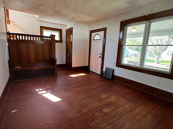 3rd image of 880 Lakewood Blvd