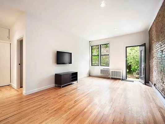 Rented by Sotheby's International Realty | media 8