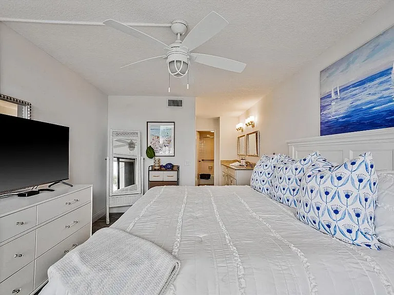 225 Beach Rd #205 — Photo 25