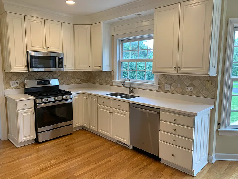 425 W North St — Photo 10