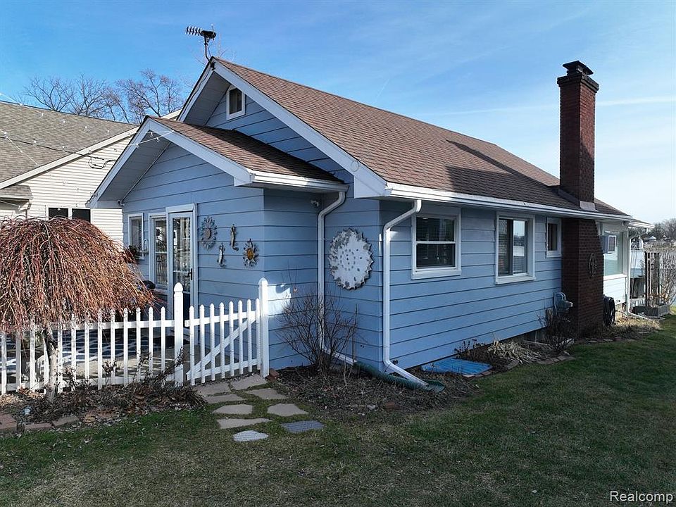 13447 Haddon St, Fenton, MI 48430 MLS 20230011501 Zillow