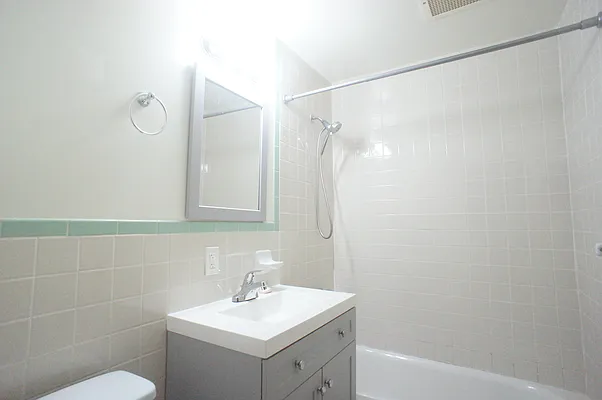 Rented by Nest Seekers International | media 8