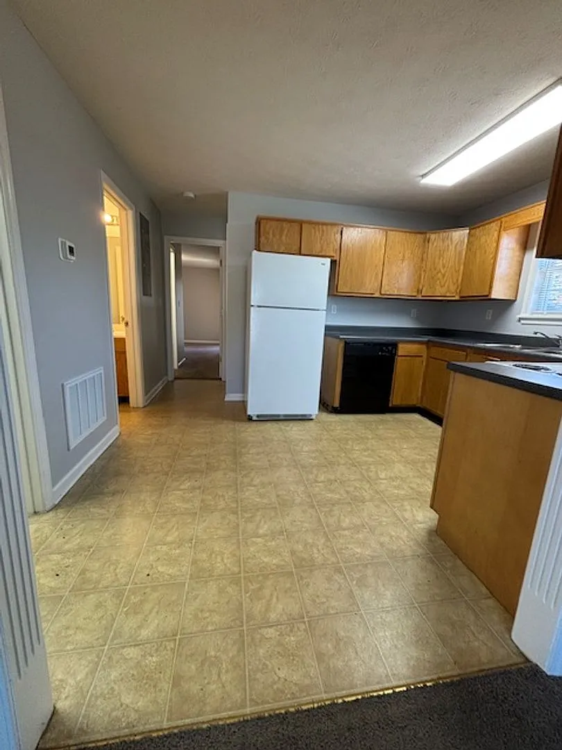 109 Kenilworth Ct. — Photo 4
