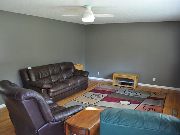 4th image of 883 Pine Grove Ave