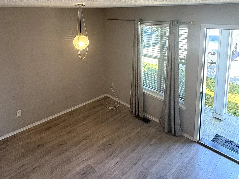 450 Midway Rd #15 — Photo 4