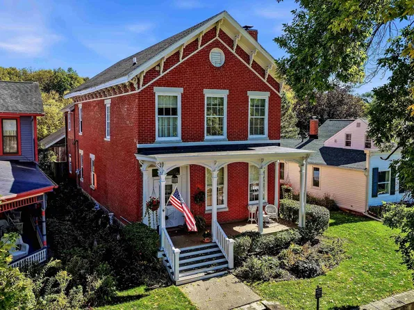 906 Park Ave, Galena, IL 61036