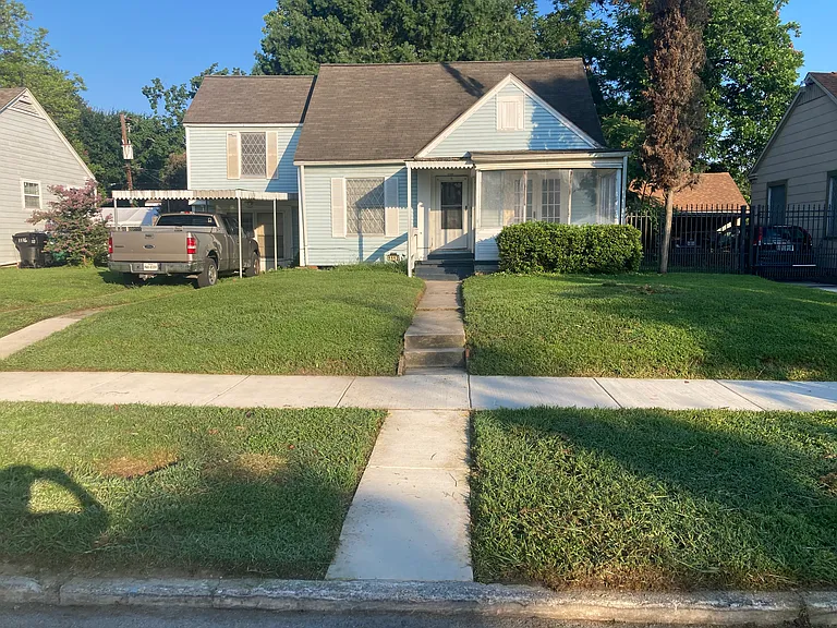 Front view (day)