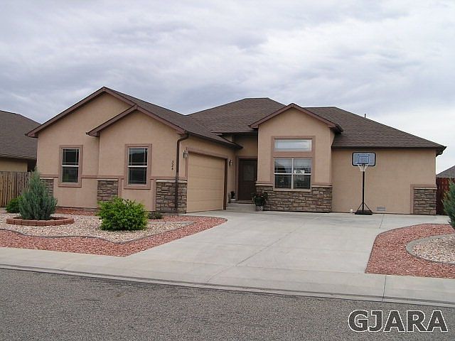 1st image of 324 Arches Dr