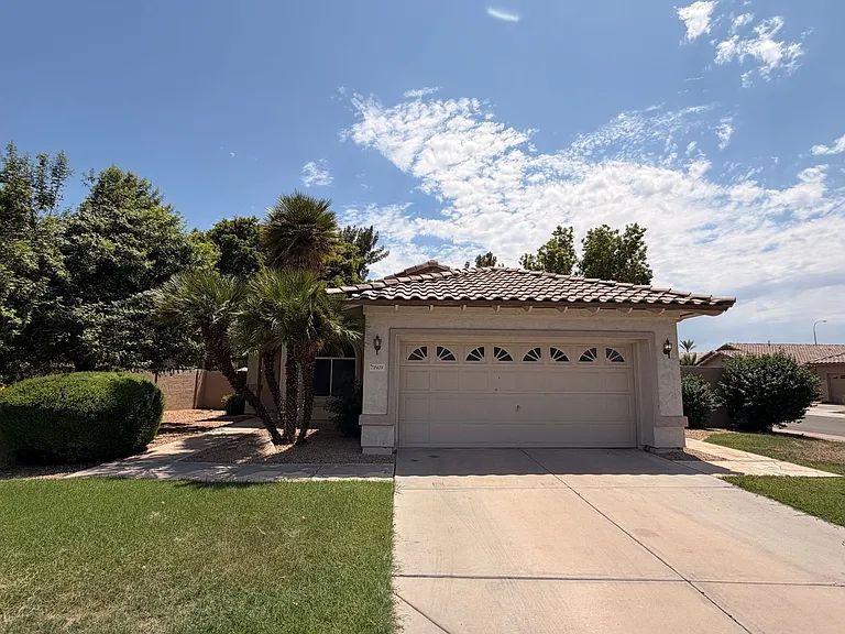 2471 W Hemlock Way — Photo 1