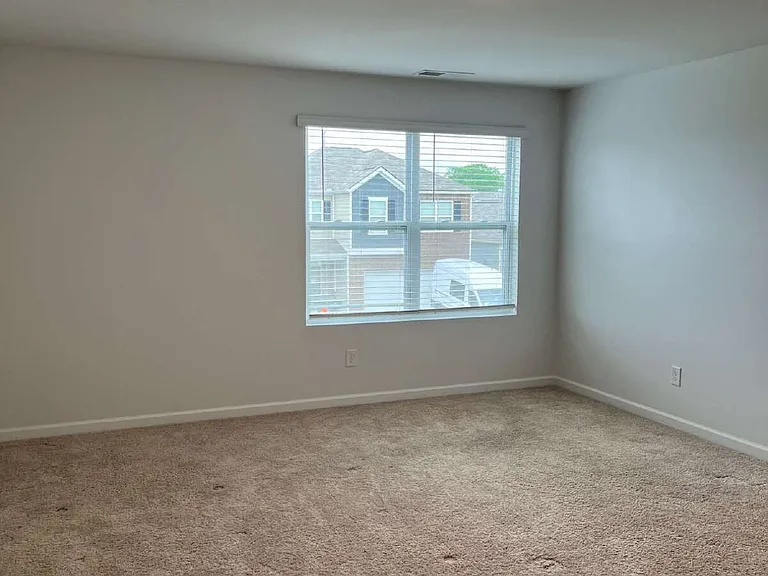 1083 Pepper Stone Dr — Photo 12