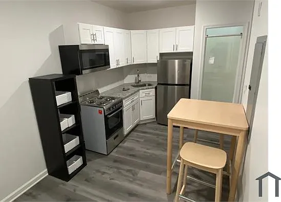 2 bed, 800 sqft, $2,200 — Photo 4