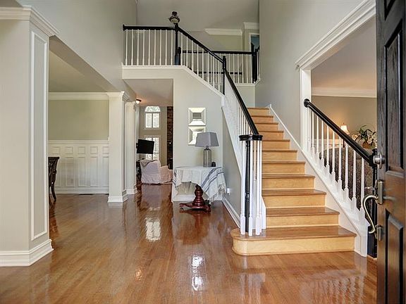 3rd image of 4016 Honeytree Ln NE