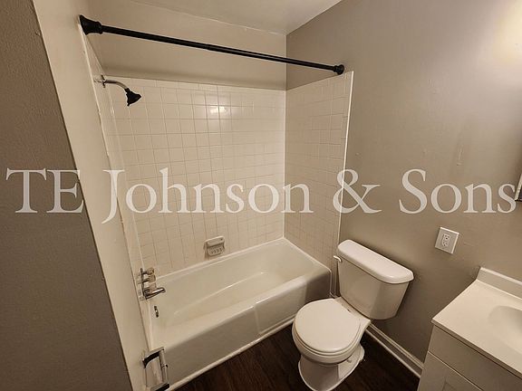 5th image of 101 E Hedgecock Ave #D