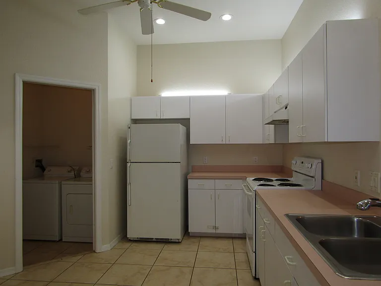 463 Bermuda Isles Cres — Photo 14
