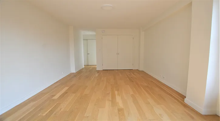 Rented by Manhattan Realty Group | media 15