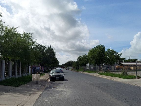 4th image of 2610 Delia Ave