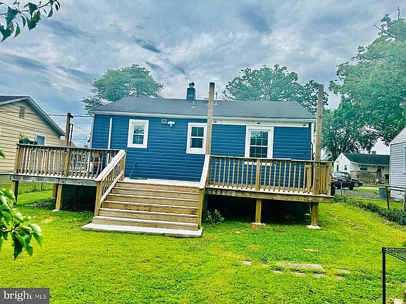 4th image of 1736 Langley Rd