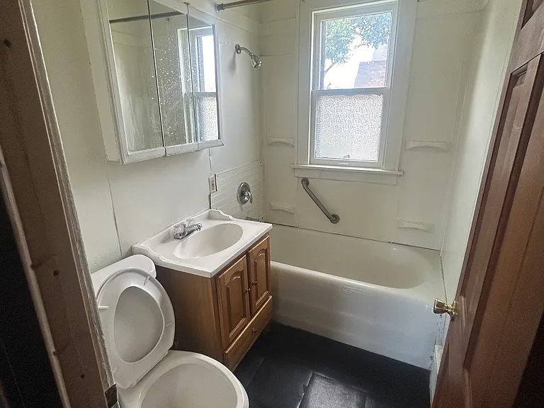 1947 W Finn Pl #UPPER — Photo 3
