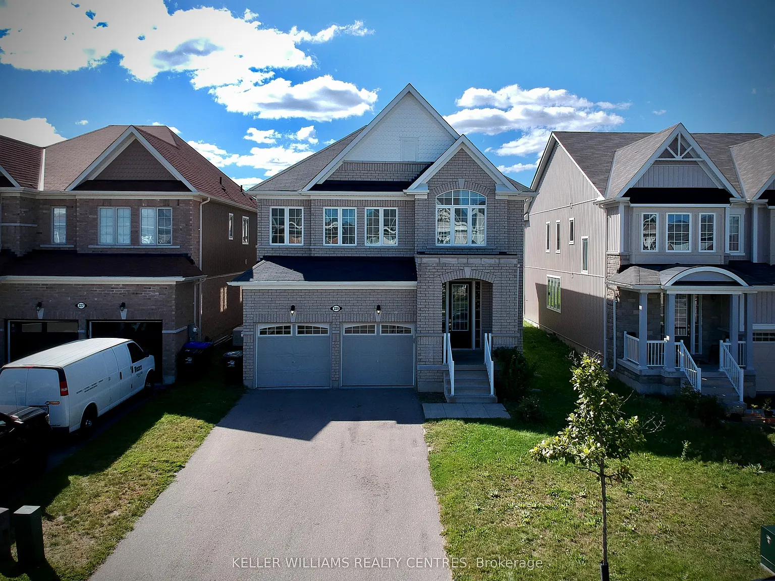 4 bed, $3,000 — Photo 1