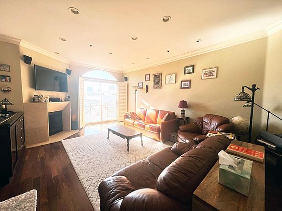 5th image of 1722 Malcolm Ave APT 401