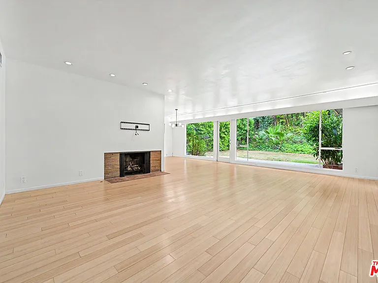 9512 Duxbury Ln — Photo 13