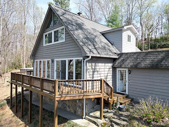 2nd image of 2209 Shannon Dr