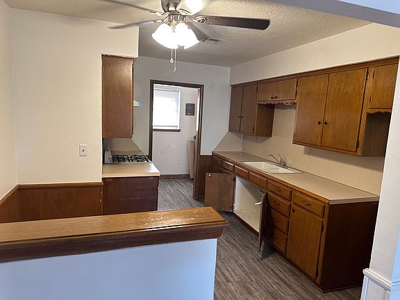 3rd image of 914 Deonne Cir