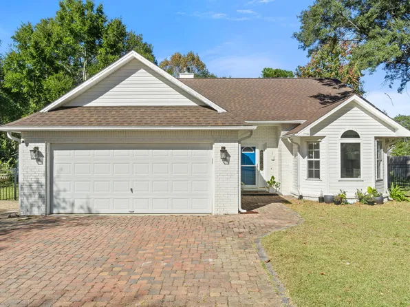 6814 Avenida De Galvez, Navarre, FL 32566