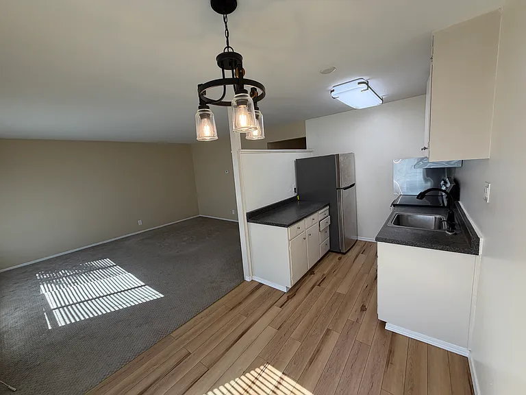 245 E. Market St. — Photo 18