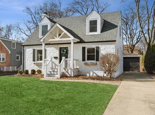 820 Cherry St, Wheaton, IL 60187