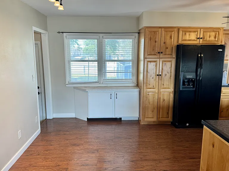 404 Anamosa St — Photo 5