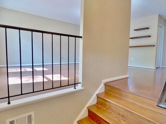 4th image of 10127 Ebenshire Ct