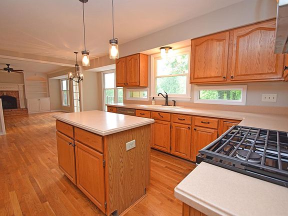 5th image of 7175 Foxview Dr