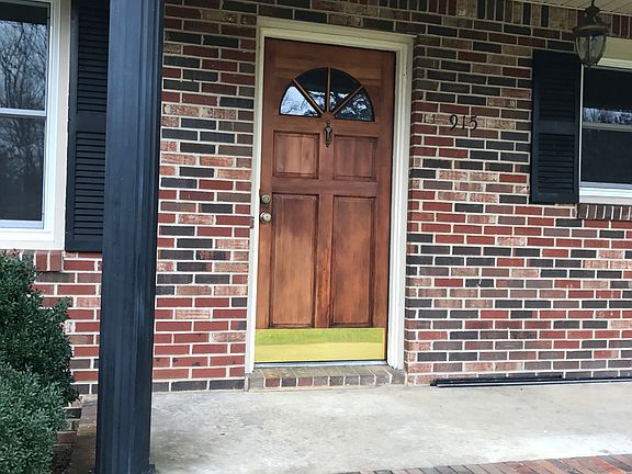 2nd image of 915 Melrose Dr