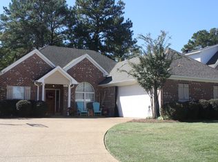 571 Bay Pointe Cir, Brandon, MS 39047