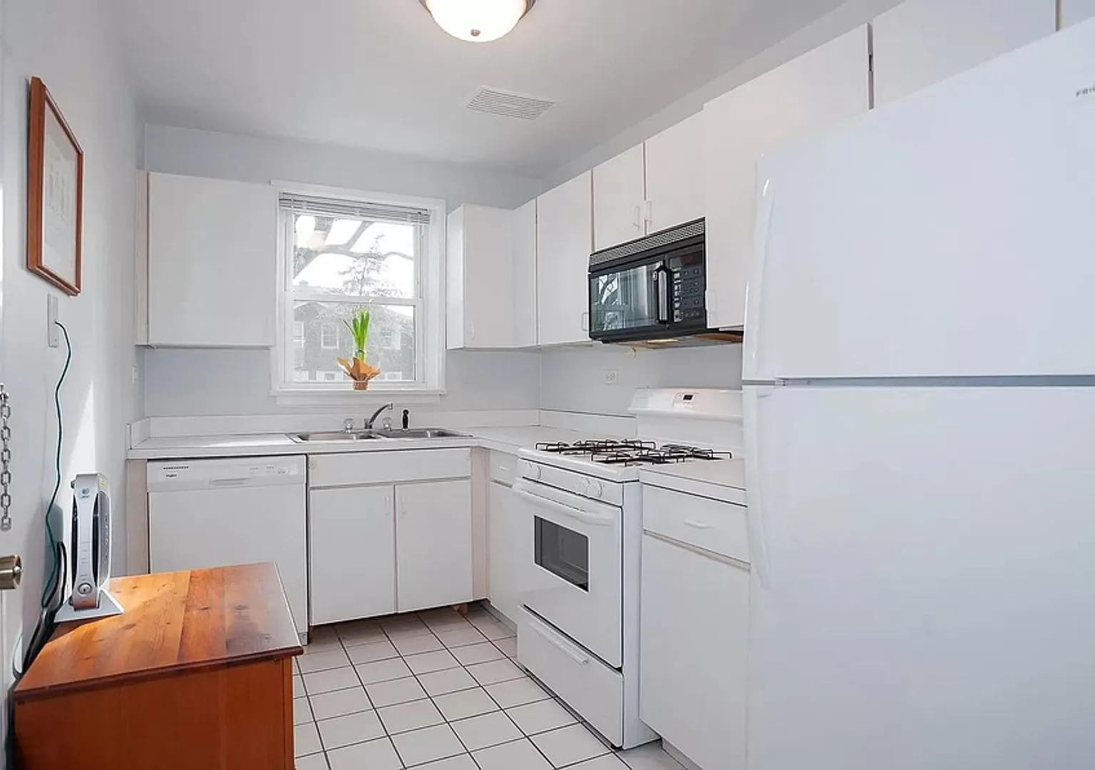 2 bed, 900 sqft, $1,900 — Photo 4