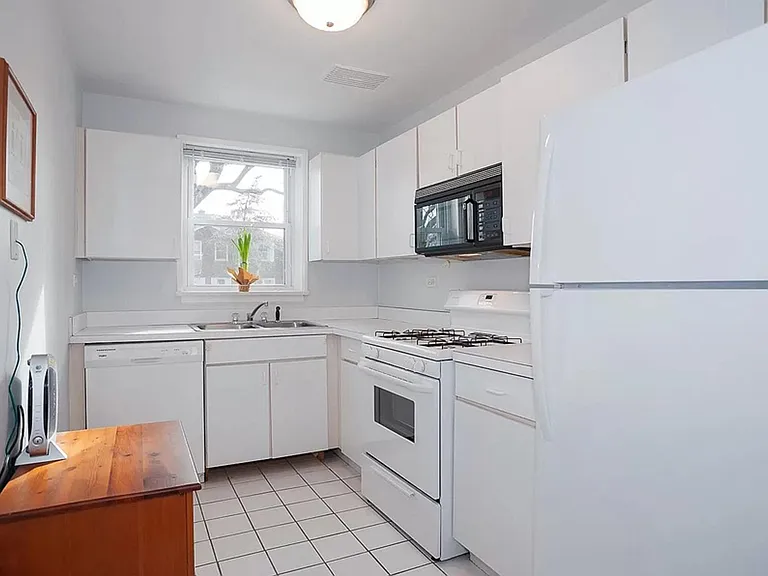520 Michigan Ave #1W — Photo 4