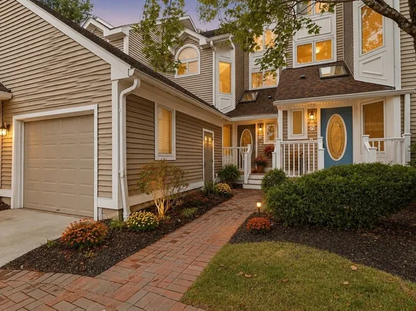 78 Pointe Rok Dr, Worcester, MA 01604