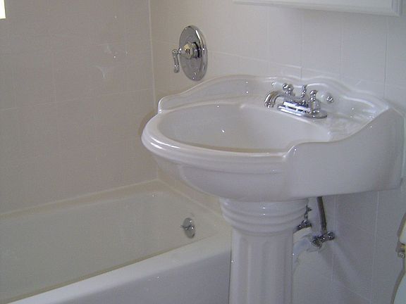 3rd image of 2441 W Farragut Ave APT 1A