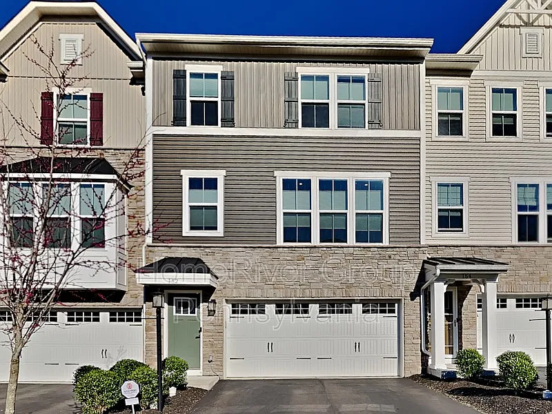 152 Curtis Ct photo 1