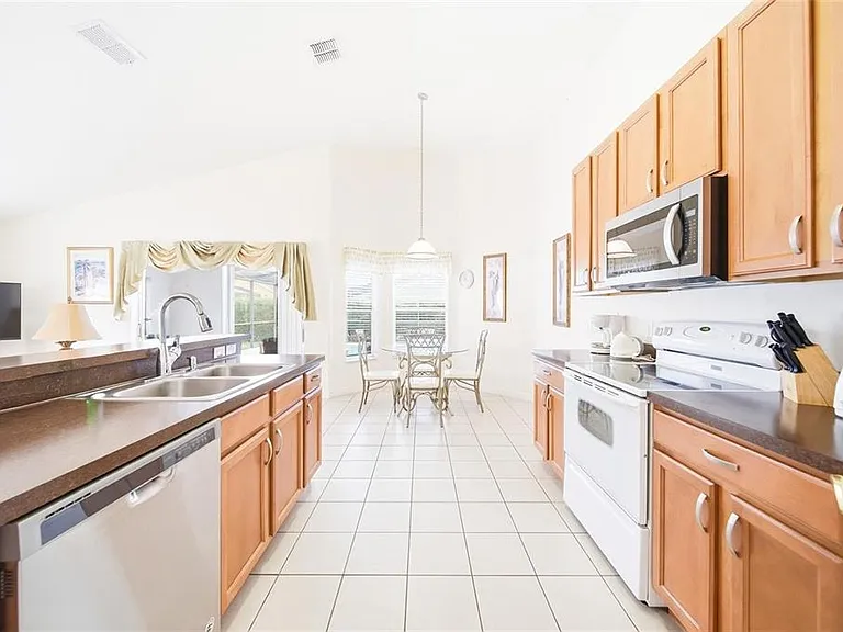 723 Old Bridge Cir — Photo 4