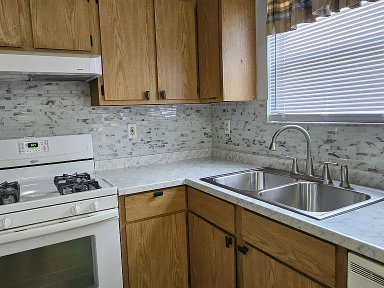 1001 Syracuse Ln — Photo 11