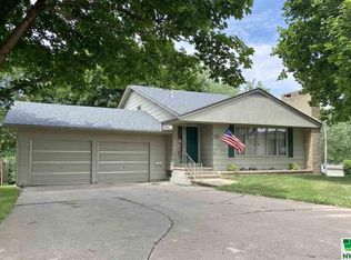 711 W Valley Dr, Le Mars, IA 51031