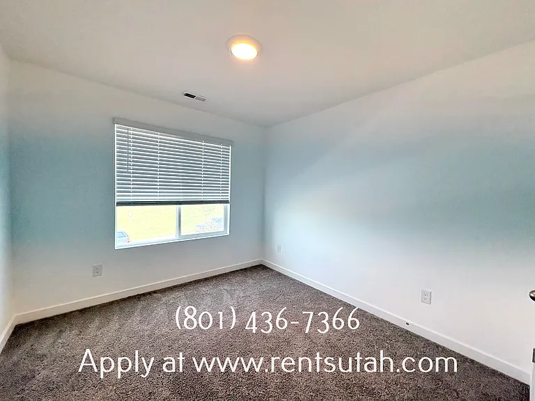 647 W Raintree Ln — Photo 21