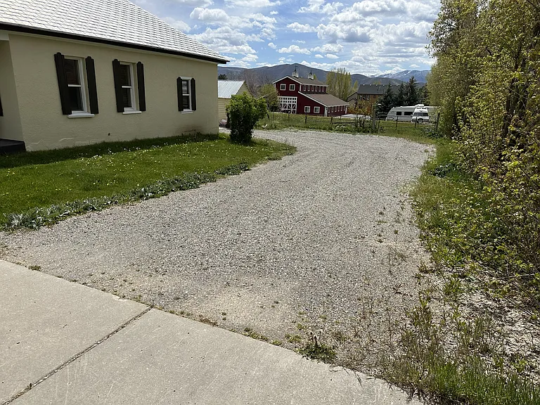 150 E Main St — Photo 24
