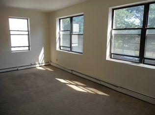 73 E Shore Rd, Great Neck, NY 11021