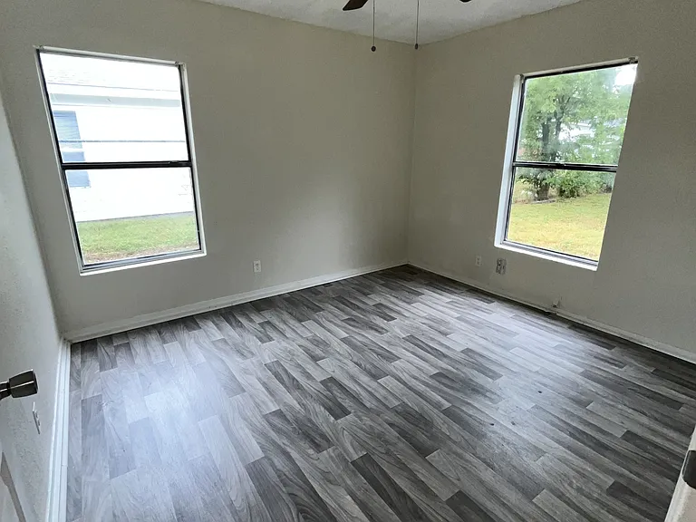 1708 Duncan Ave — Photo 4
