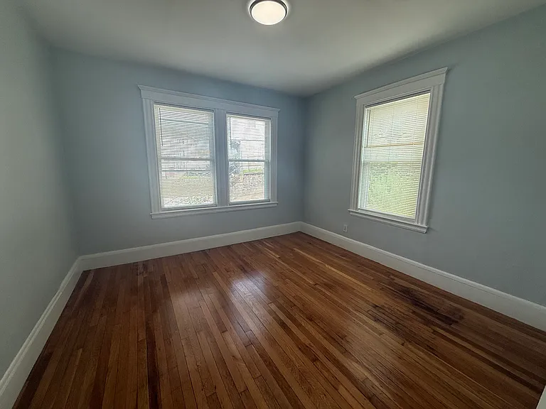 139 Lawton Ave #9 — Photo 8