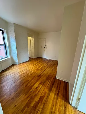 Rented by KNOCKKNOCK LLC | media 22