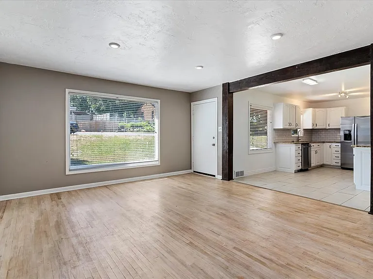 15 E Sylvia Dr — Photo 22